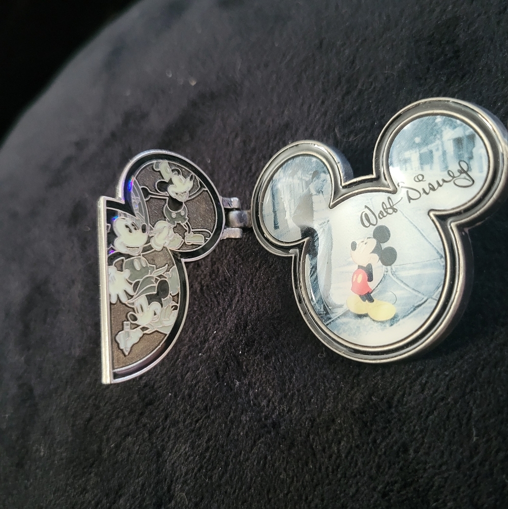 Disney Pins - Picture 4 of 16